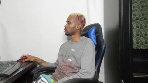 Snapshot of kofi_exotic_ chatting on 11.20.25 kofi online show from 11.20.25