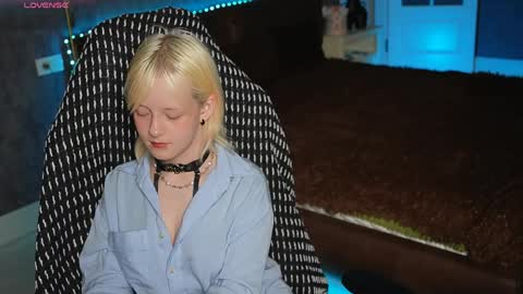 Snapshot of kofimoon chatting on 04.22.26 Kofi online show from 04.22.26