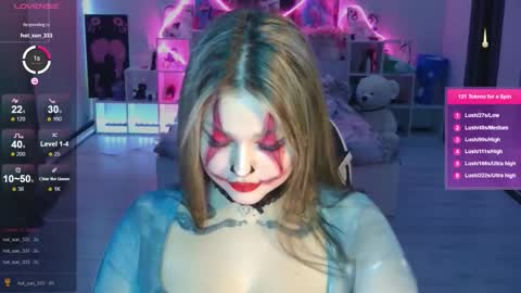 Mia online show from 10.31.25