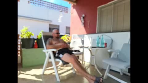 Snapshot of kombadx chatting on 10.04.25 RENT ME i am your Slave online show from 10.04.25