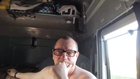 Snapshot of komputer123456789 chatting on 03.08.25 Bogdan online show from 03.08.25