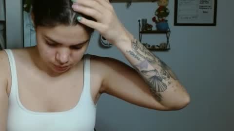 Snapshot of koranikky08 chatting on 10.27.25 Karoll online show from 10.27.25