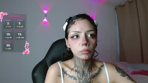 Snapshot of korarousse chatting on 04.12.26 Kora online show from 04.12.26