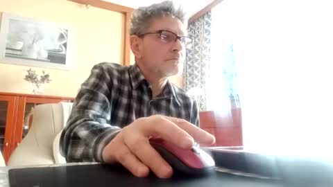 Snapshot of korek24hot chatting on 12.28.24 Korek online show from 12.28.24