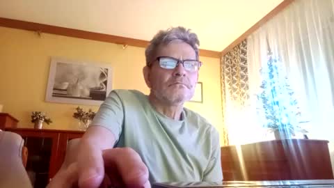 Snapshot of korek24hot chatting on 12.31.24 Korek online show from 12.31.24