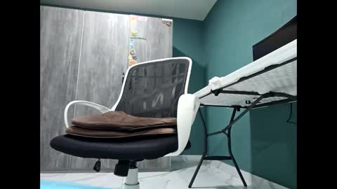 Snapshot of koto420 chatting on 01.06.25 Koto Bombon online show from 01.06.25