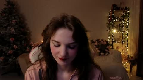 Snapshot of kottyaa_ch chatting on 12.19.24 Kottyaa cb FOLLOWING  online show from 12.19.24