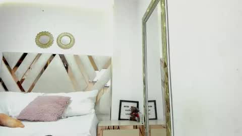 Krisvany online show from 12.14.25