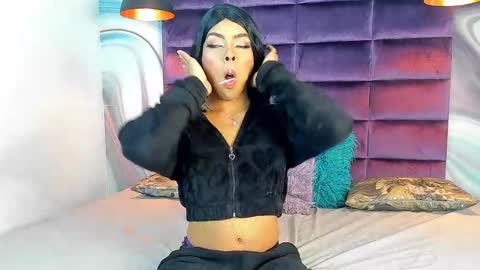 Snapshot of kris_kane chatting on 02.10.25 kriss online show from 02.10.25