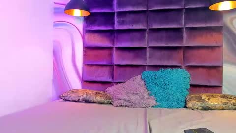 Snapshot of kris_kane chatting on 02.14.25 kriss online show from 02.14.25