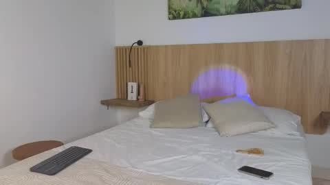 Snapshot of kris_kane chatting on 10.20.25 kriss online show from 10.20.25