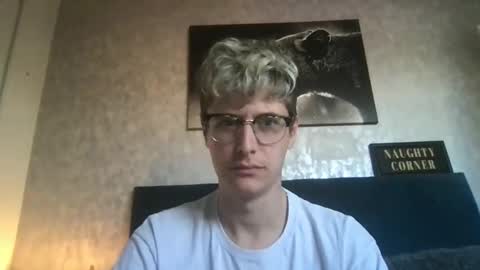 Snapshot of krisl77 chatting on 03.30.26 krisl77 online show from 03.30.26