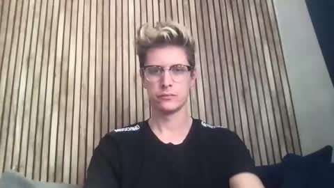 Snapshot of krisl77 chatting on 04.02.26 krisl77 online show from 04.02.26