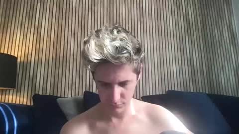 Snapshot of krisl77 chatting on 04.05.26 krisl77 online show from 04.05.26