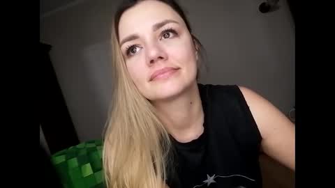 Snapshot of krisssexi chatting on 01.16.25 KrissSexi online show from 01.16.25