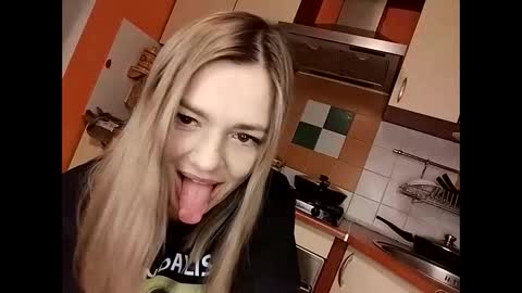 Snapshot of krisssexi chatting on 02.04.25 KrissSexi online show from 02.04.25