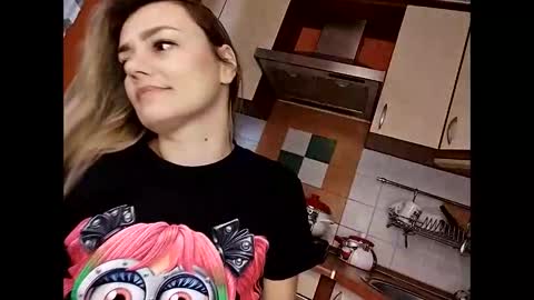 Snapshot of krisssexi chatting on 03.04.25 KrissSexi online show from 03.04.25