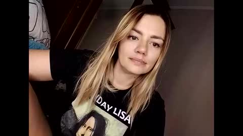 Snapshot of krisssexi chatting on 09.19.25 KrissSexi online show from 09.19.25