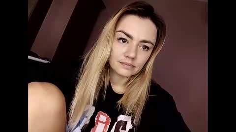 Snapshot of krisssexi chatting on 09.22.25 KrissSexi online show from 09.22.25