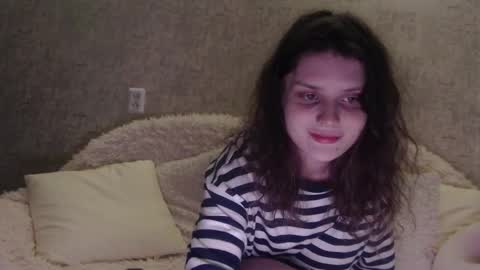 Snapshot of krissvoss chatting on 12.19.25 krissvoss online show from 12.19.25