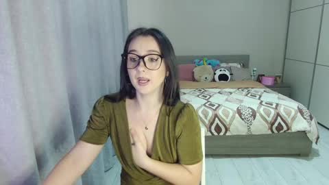 twitter    Annemarye 23 online show from 02.14.25