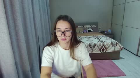 twitter    Annemarye 23 online show from 09.17.25