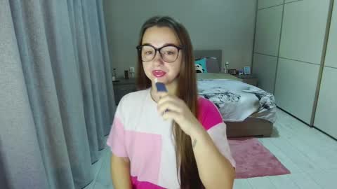 twitter    Annemarye 23 online show from 10.18.25