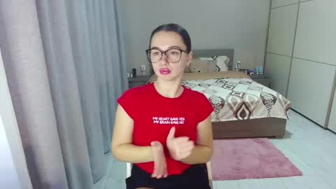 twitter    Annemarye 23 online show from 11.20.25