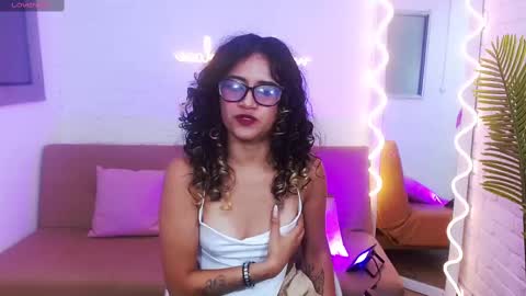 Snapshot of kristen_tay chatting on 01.14.25 kristen_tay online show from 01.14.25