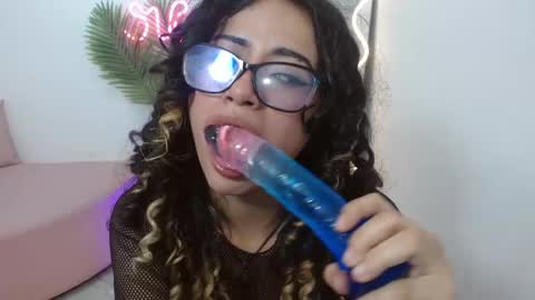 Snapshot of kristen_tay chatting on 02.18.25 kristen_tay online show from 02.18.25