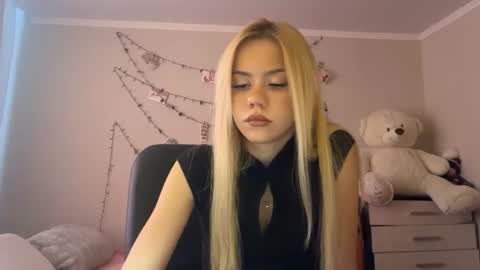 Snapshot of kristifelicien chatting on 07.16.26 Blake online show from 07.16.26