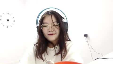 Snapshot of kristimanes chatting on 04.15.26 Rin online show from 04.15.26