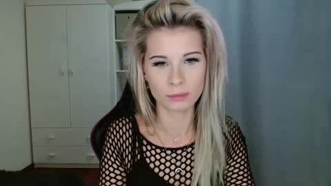 KristineAmore online show from 10.31.25