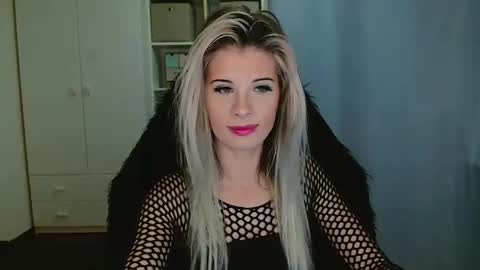 KristineAmore online show from 11.19.25