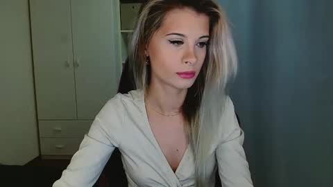 KristineAmore online show from 12.22.25