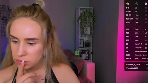 Snapshot of kristylovee chatting on 09.10.25 Kristy online show from 09.10.25