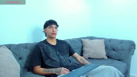 Snapshot of kroywave chatting on 06.27.26 Kroy Wave Muscle Tattoos Latino online show from 06.27.26