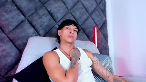 Snapshot of kroywave chatting on 08.09.26 Kroy Wave Muscle Tattoos Latino online show from 08.09.26