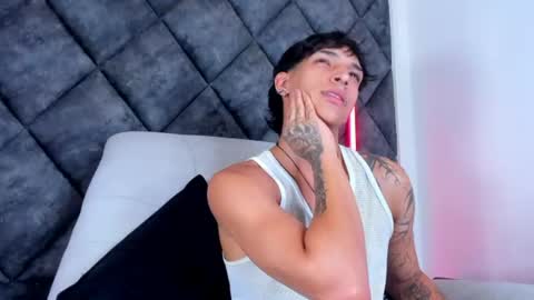 Snapshot of kroywave chatting on 08.09.26 Kroy Wave Muscle Tattoos Latino online show from 08.09.26