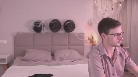 Snapshot of krutfrut chatting on 10.26.25 Fluffy and Krut online show from 10.26.25