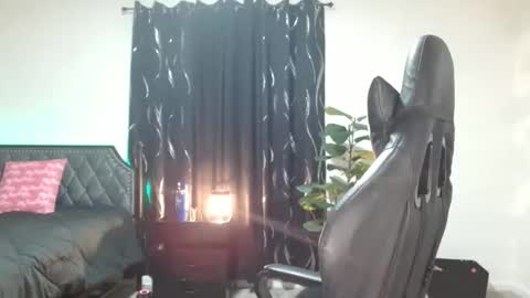 Snapshot of krystalblakexxx chatting on 04.18.26 Krystal Blake online show from 04.18.26