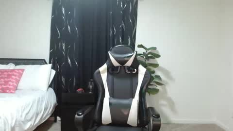 Snapshot of krystalblakexxx chatting on 04.30.26 Krystal Blake online show from 04.30.26