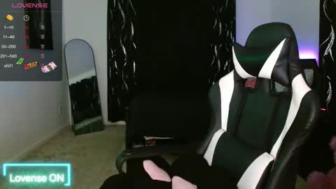 Snapshot of krystalblakexxx chatting on 05.15.26 Krystal Blake online show from 05.15.26