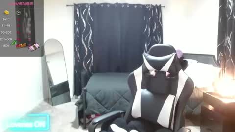 Snapshot of krystalblakexxx chatting on 05.17.26 Krystal Blake online show from 05.17.26