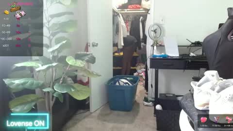 Snapshot of krystalblakexxx chatting on 05.24.26 Krystal Blake online show from 05.24.26