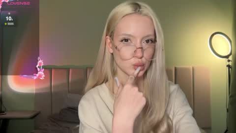 Snapshot of kvetapin chatting on 06.16.26 Bella and Alexandra online show from 06.16.26