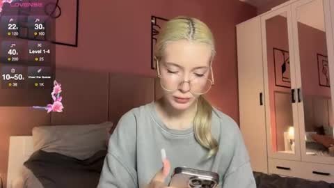 Snapshot of kvetapin chatting on 06.18.26 Bella and Alexandra online show from 06.18.26