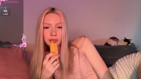 Snapshot of kvetapin chatting on 07.20.26 Bella and Alexandra online show from 07.20.26