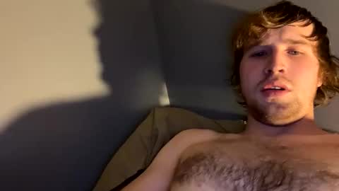 Snapshot of kylelovepussy69 chatting on 02.26.25 kylelovepussy69 online show from 02.26.25
