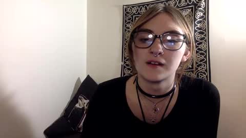 Snapshot of kylianna chatting on 10.11.25 Kylianna online show from 10.11.25